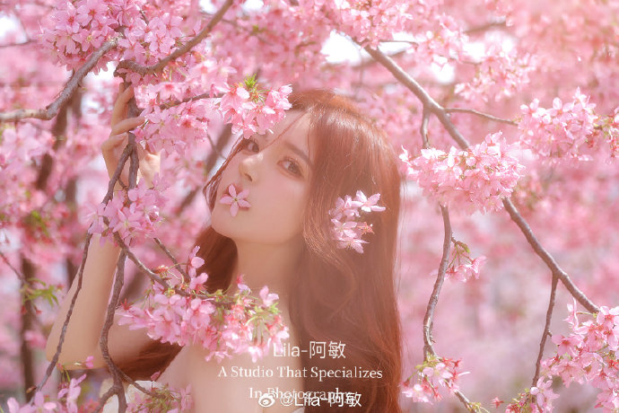 热辣滚烫 海报